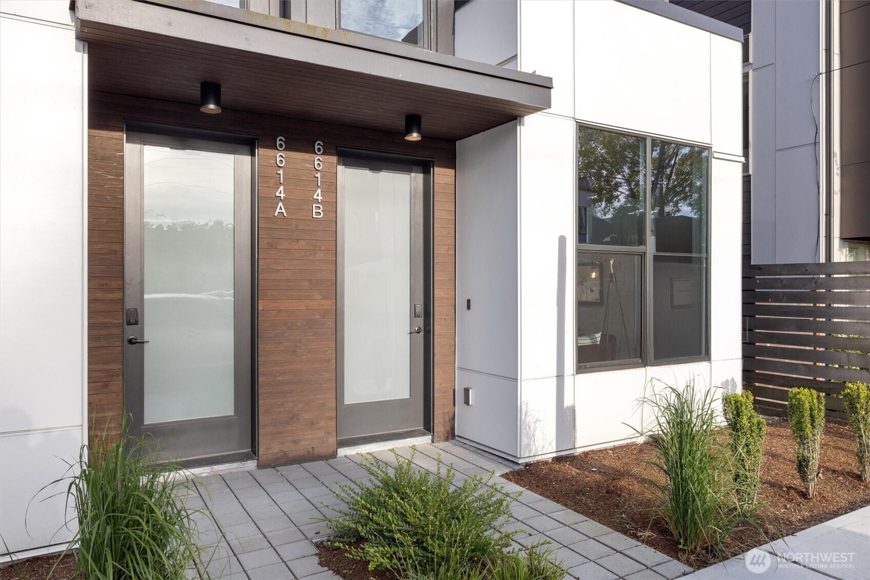 6614 Carleton Avenue South, Unit A Seattle, WA 98108 - Photo 2 of 31