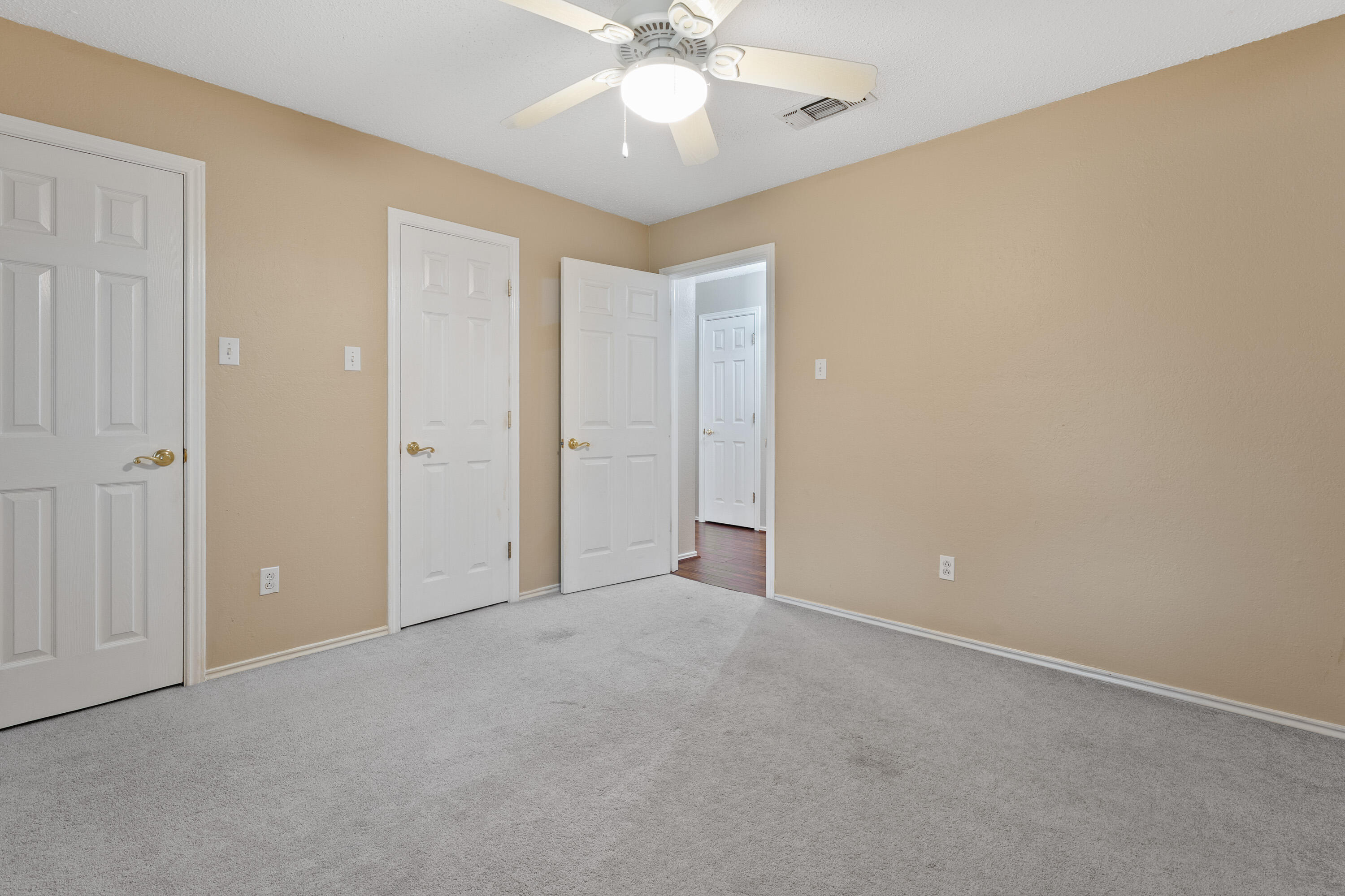 4403 78th Street Lubbock, TX 79424 - Photo 19 of 29 an empty room with a ceiling fan and a window