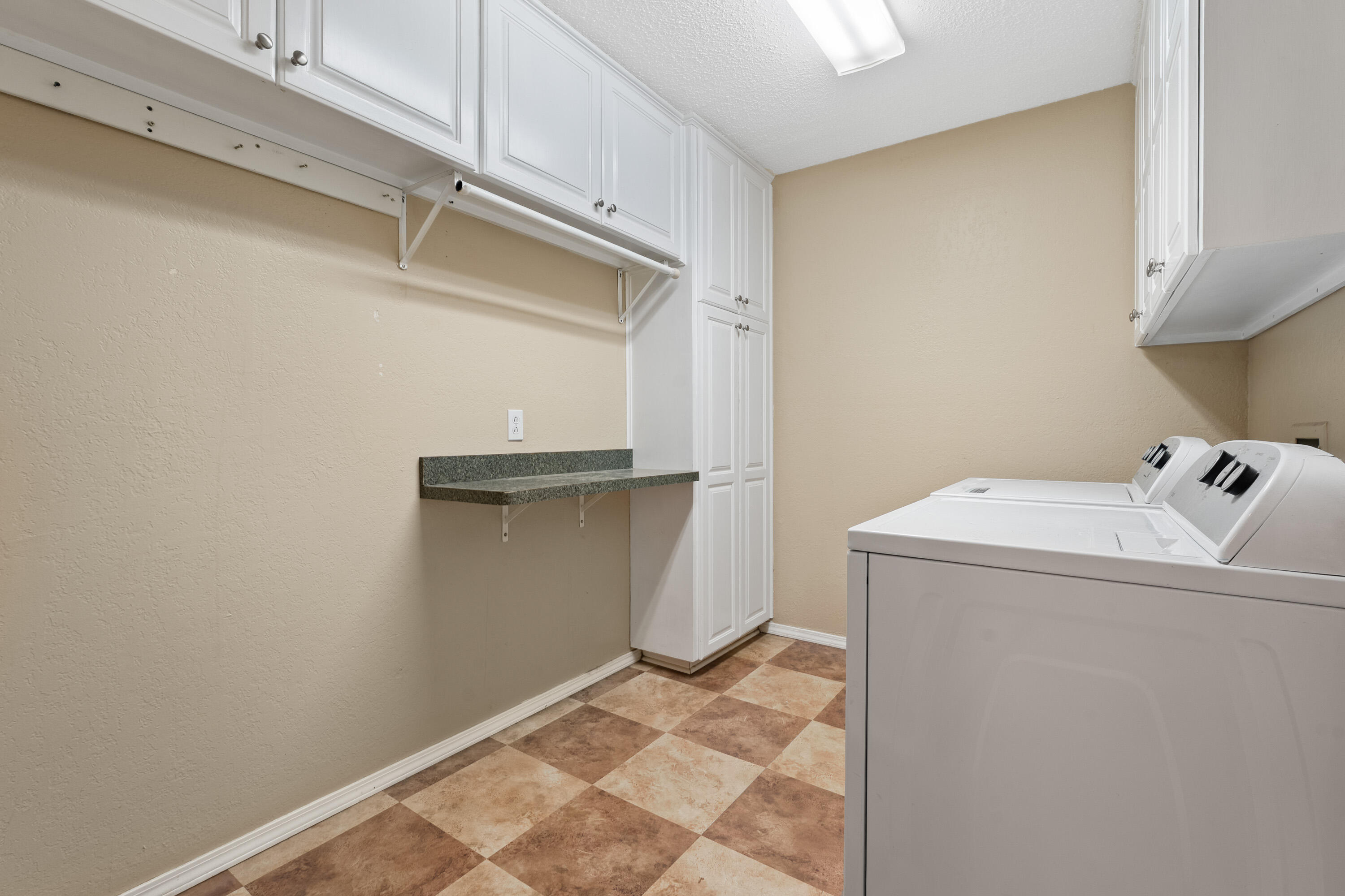 4403 78th Street Lubbock, TX 79424 - Photo 24 of 29 a utility room with dryer and washer