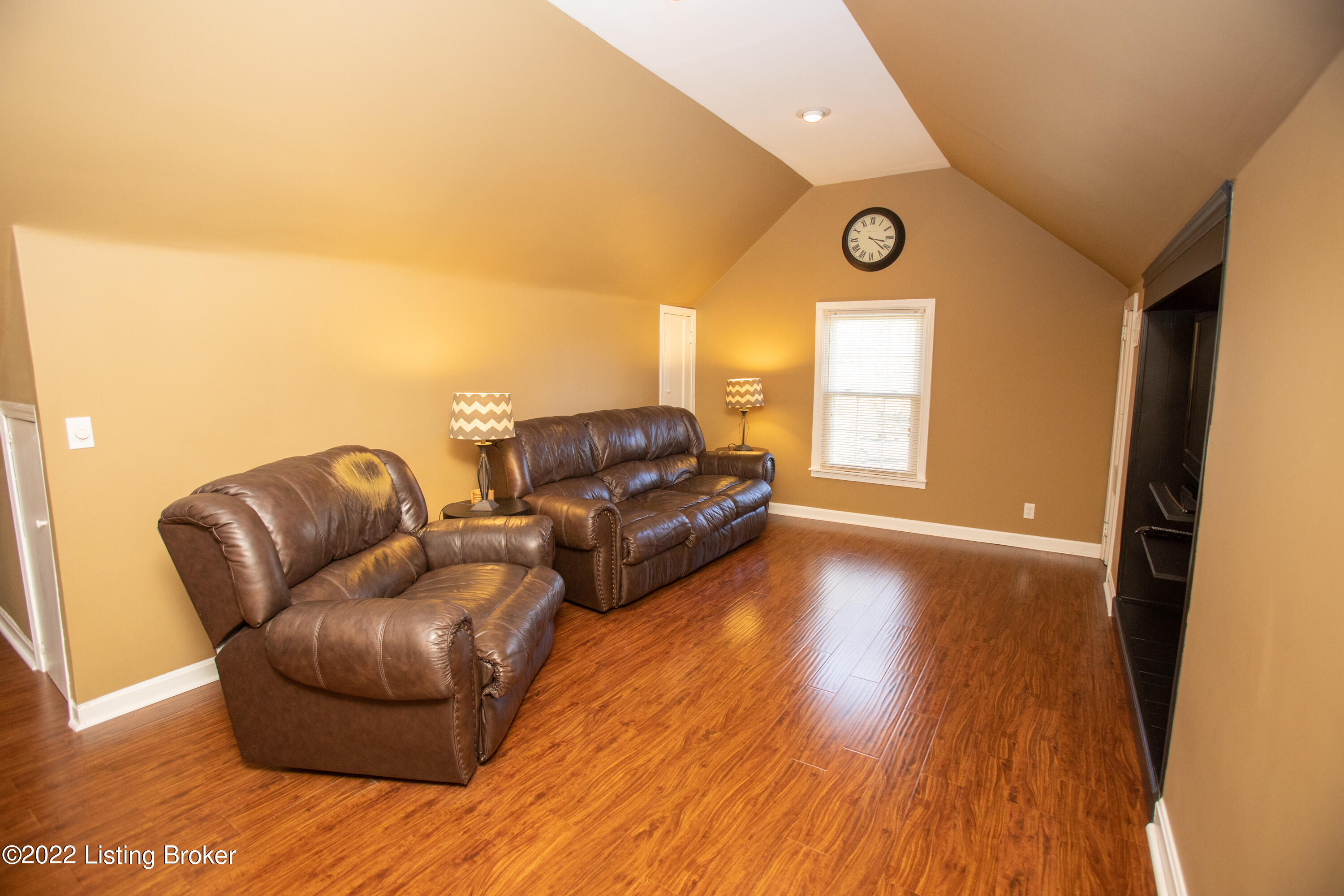 8101 Kerry Road Louisville, KY 40258 - Photo 19 of 31 Family Room