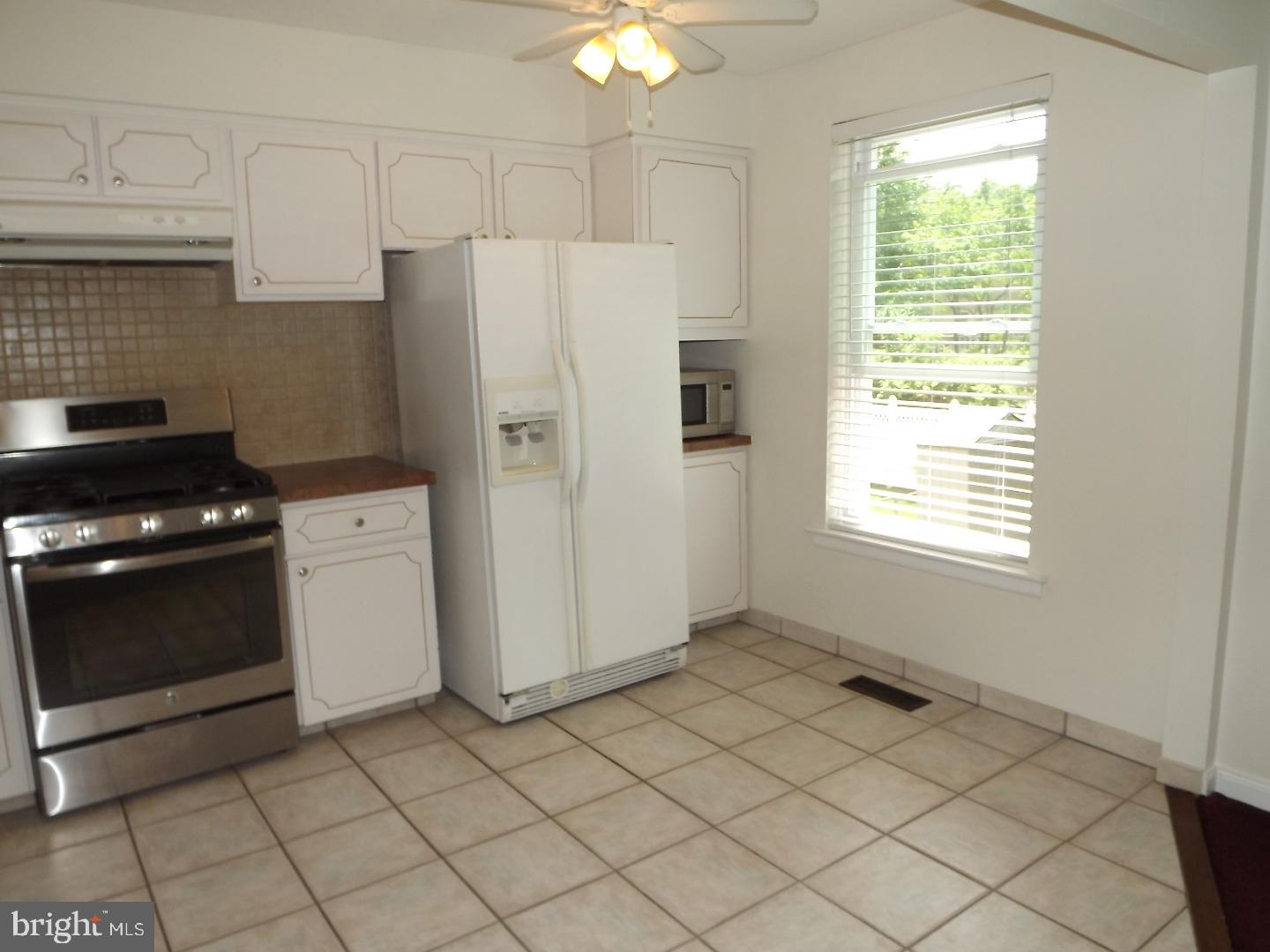 224 Goodford Road Philadelphia, PA 19154 - Photo 4 of 23 Kitchen