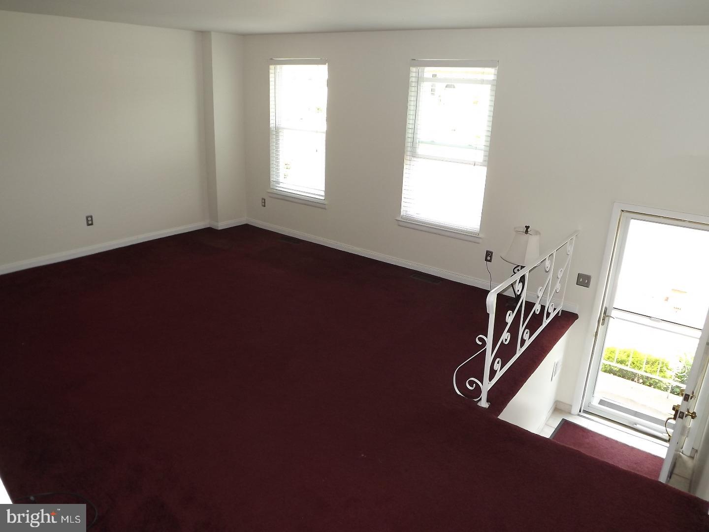 224 Goodford Road Philadelphia, PA 19154 - Photo 5 of 23 Living Room
