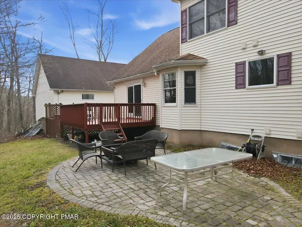 $639,900 | 322 Scenic Drive, Blakeslee, PA 18610