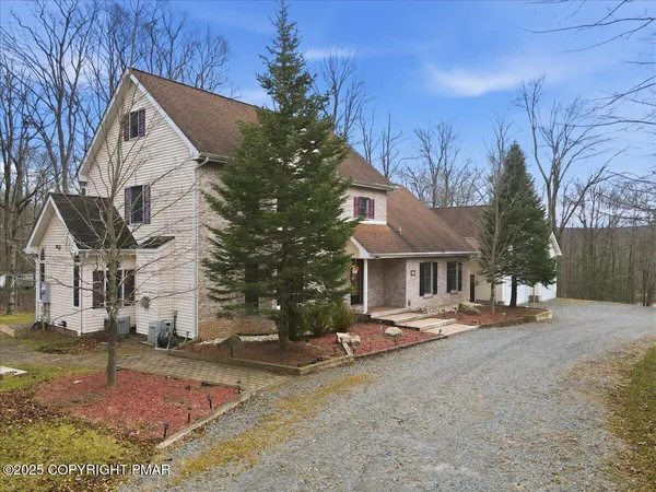$639,900 | 322 Scenic Drive, Blakeslee, PA 18610