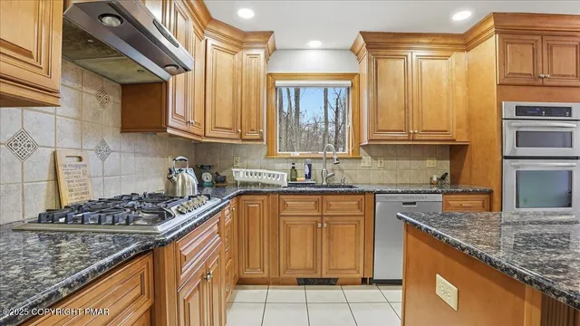 $649,900 | 322 Scenic Drive, Blakeslee, PA 18610