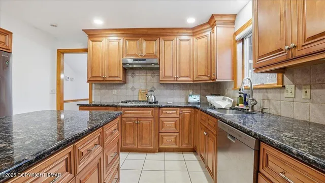 $649,900 | 322 Scenic Drive, Blakeslee, PA 18610