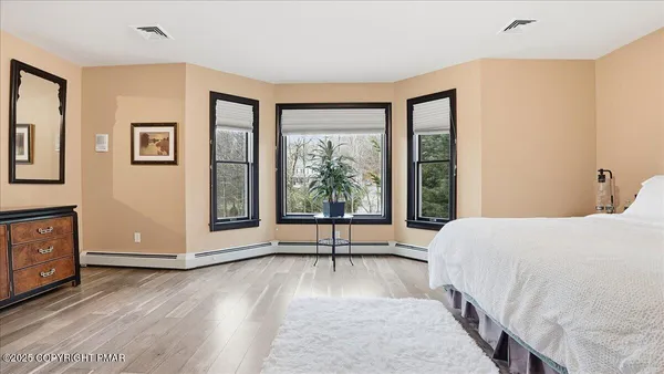 $639,900 | 322 Scenic Drive, Blakeslee, PA 18610