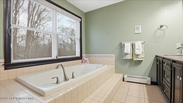 $639,900 | 322 Scenic Drive, Blakeslee, PA 18610