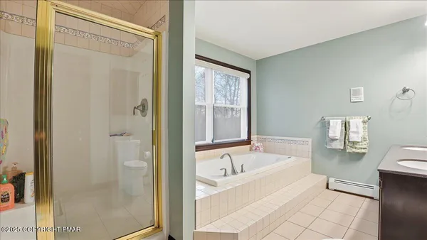 $639,900 | 322 Scenic Drive, Blakeslee, PA 18610