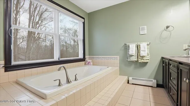 $649,900 | 322 Scenic Drive, Blakeslee, PA 18610