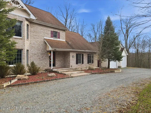 $639,900 | 322 Scenic Drive, Blakeslee, PA 18610