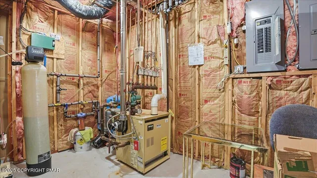 $649,900 | 322 Scenic Drive, Blakeslee, PA 18610