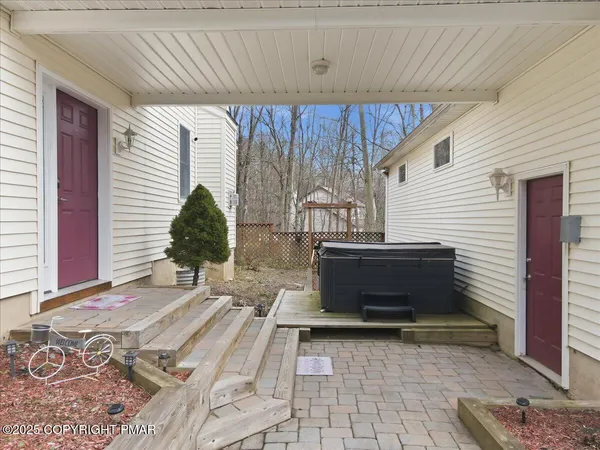 $639,900 | 322 Scenic Drive, Blakeslee, PA 18610