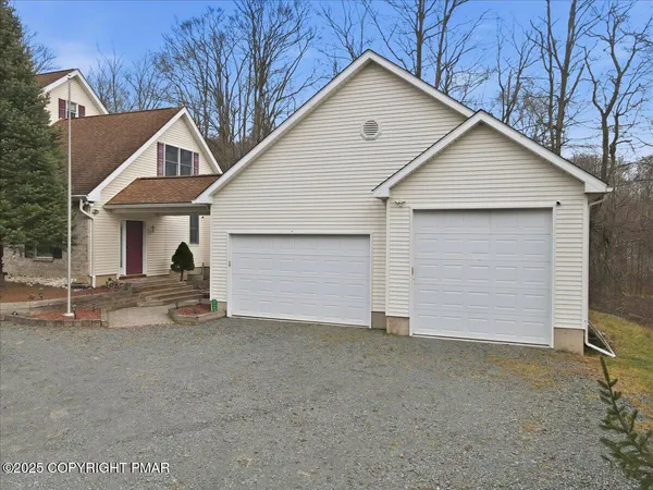 $639,900 | 322 Scenic Drive, Blakeslee, PA 18610