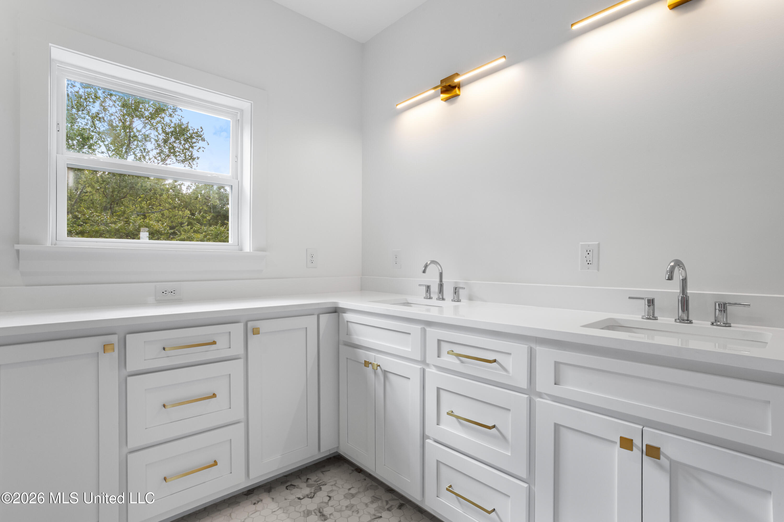 7308 Fountainbleau Road Ocean Springs, MS 39564 - Photo 45 of 55 00054
