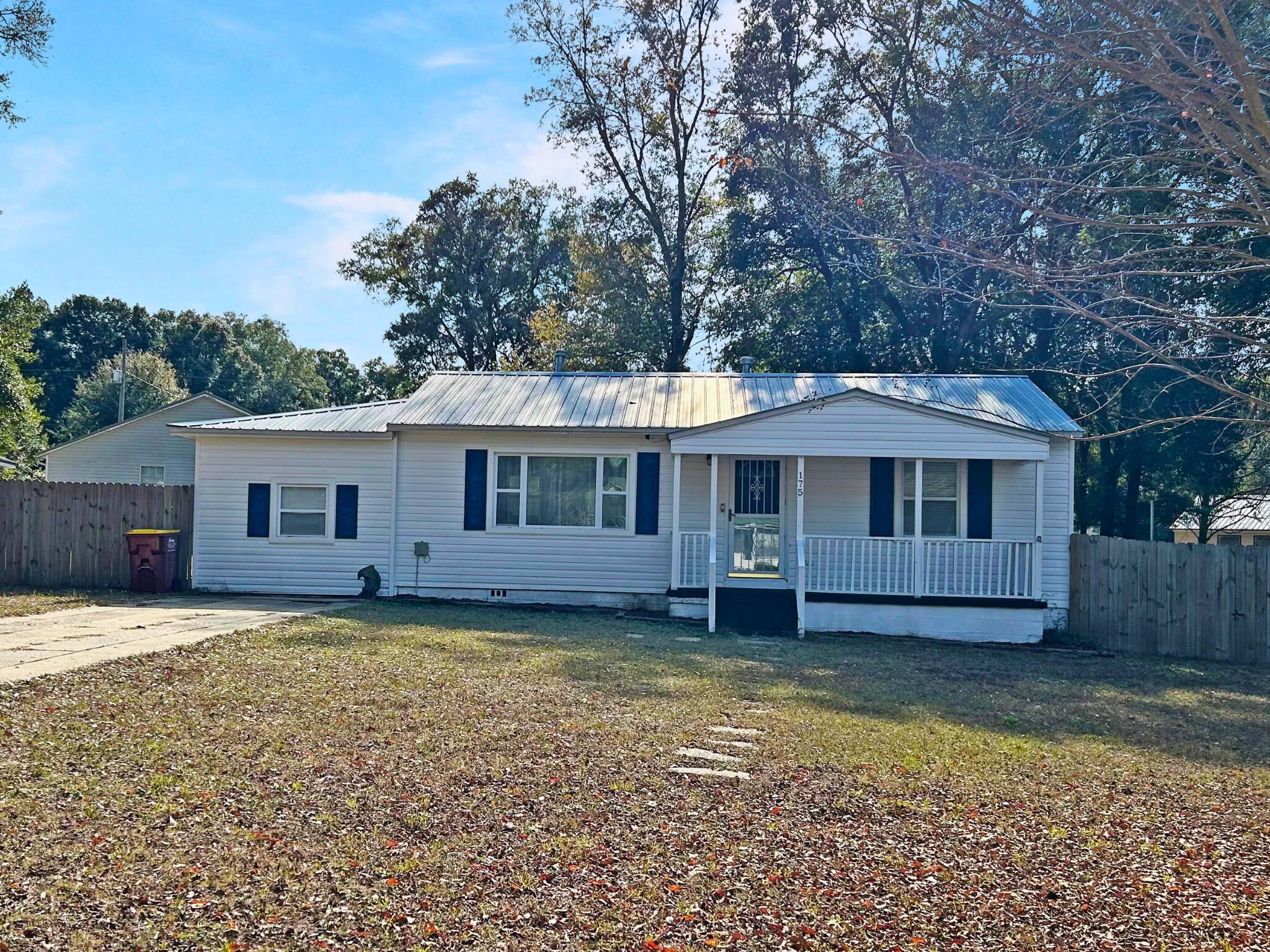 175 Panama Dr Front 2