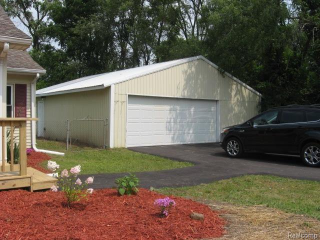 7117 Davison Road Davison, MI 48423 - Photo 4 of 37 IMG_5363.jpg