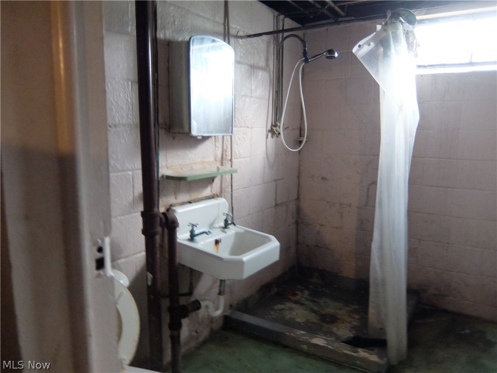4022 Devon Street Southeast Warren, OH 44484 - Photo 9 of 17 bath in basement