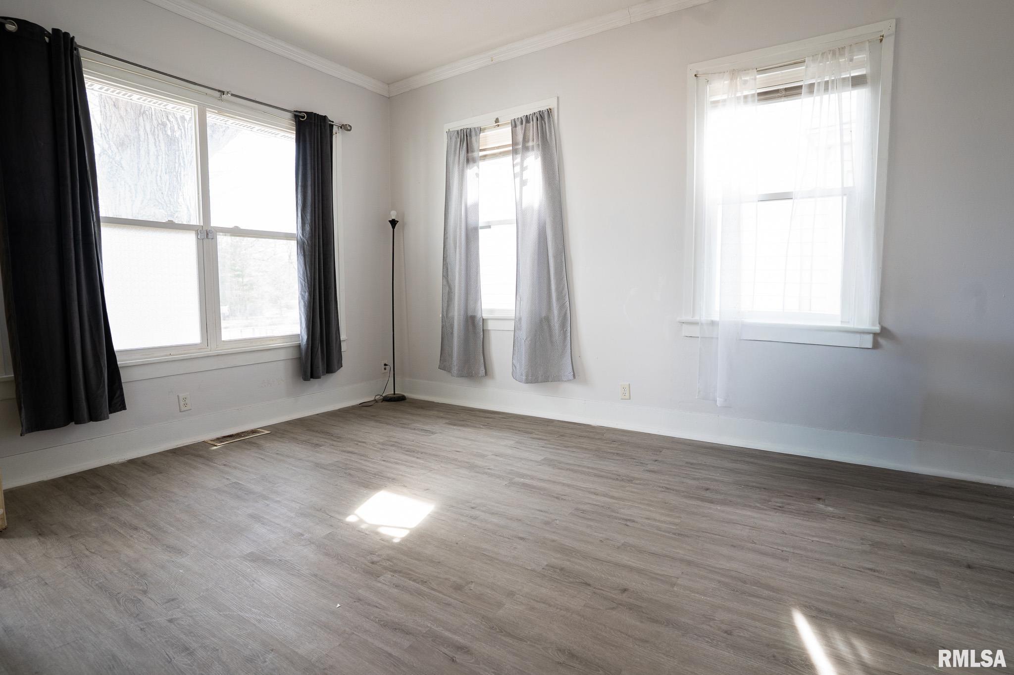 1059 North 6th Street Springfield, IL 62702 - Photo 3 of 20