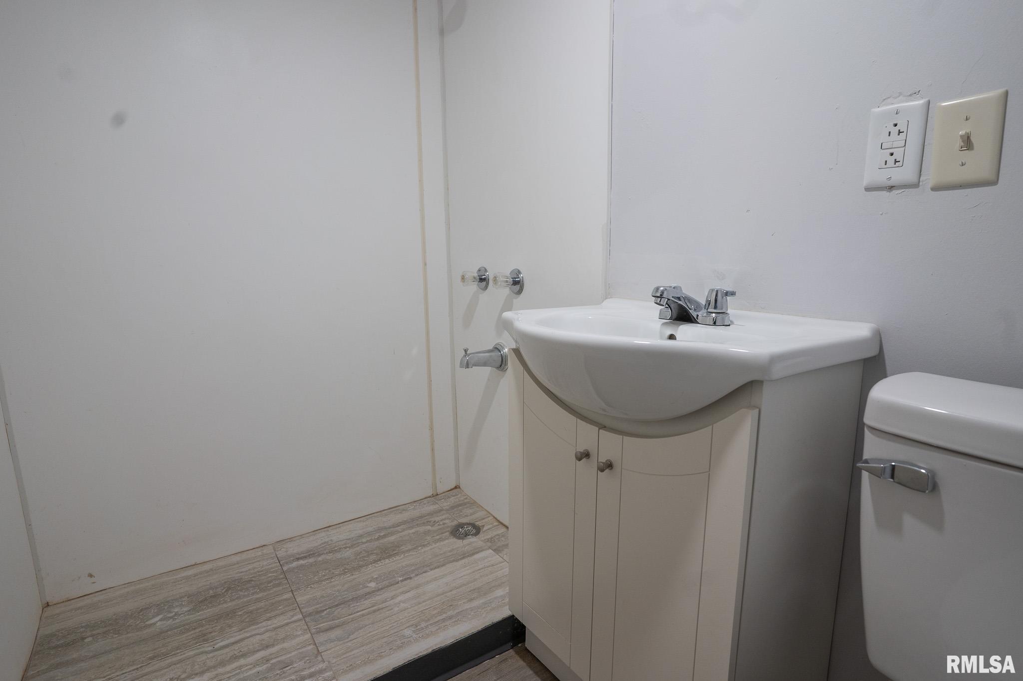 1059 North 6th Street Springfield, IL 62702 - Photo 8 of 20