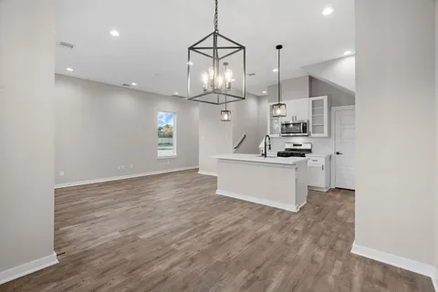 $349,900 | 5915 Wheatley Holw Lane, Houston, TX 77091