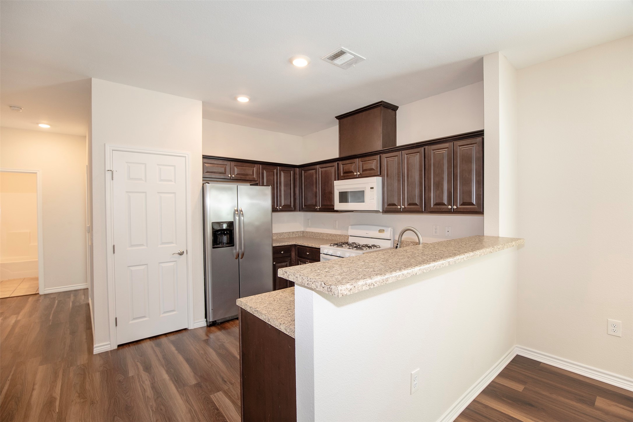 1125 Lake Road La Marque, TX 77568 - Photo 9 of 26 The raised breakfast bar sits above the kitchen counter, providing a convenient spot for casual dining, morning coffee, or additional seating.