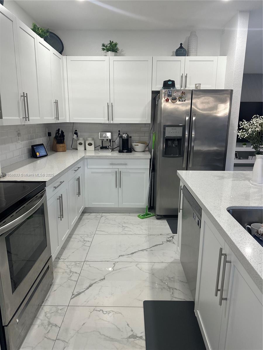 25217 Southwest 114th Avenue Homestead, FL 33032 - Photo 10 of 43