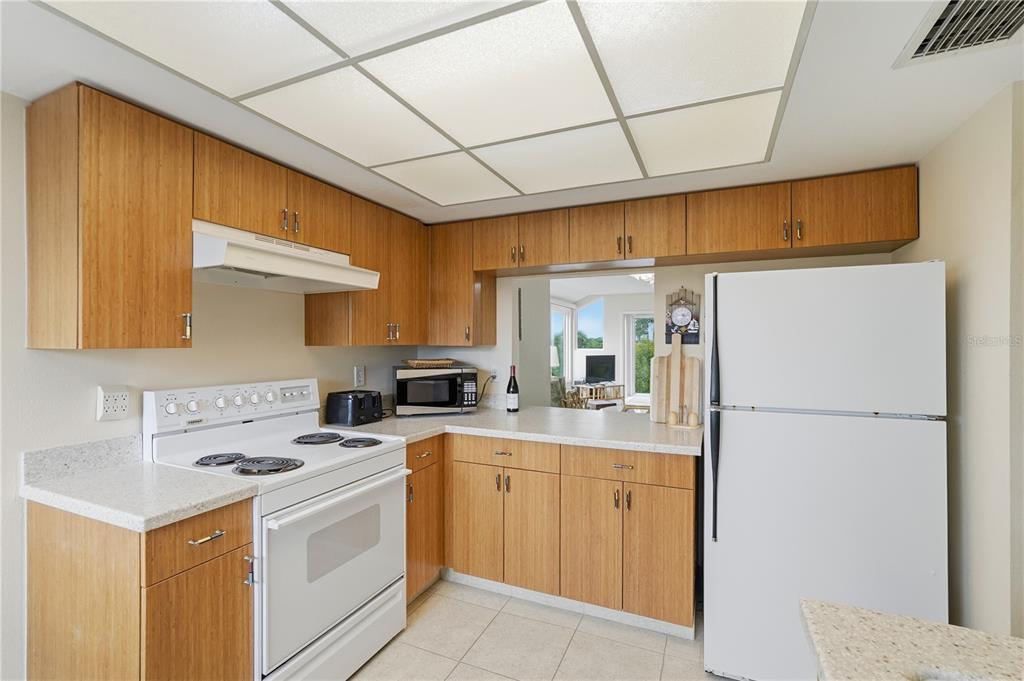 1500 Sunset Road, Unit C10 Tarpon Springs, FL 34689 - Photo 8 of 27 a kitchen with a sink a stove and refrigerator