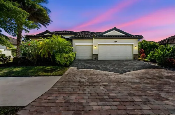 $629,900 | 20805 Granlago Drive, Venice, FL 34293