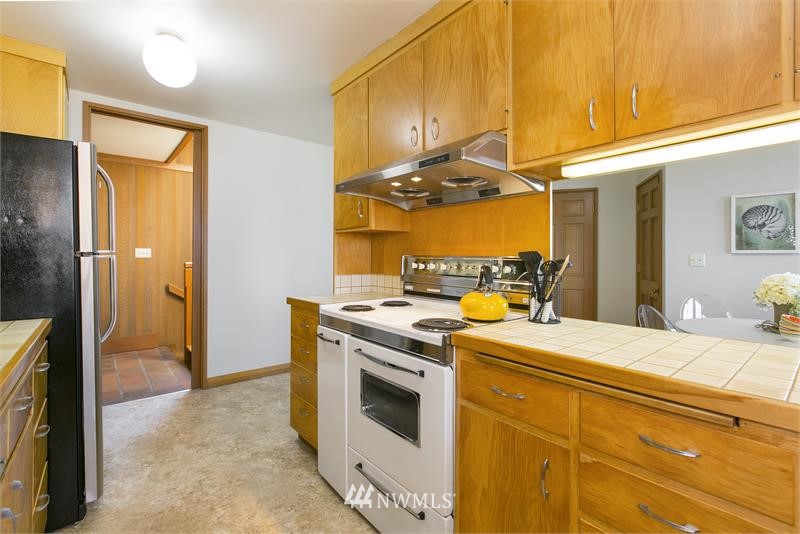 8609 Talbot Road Edmonds, WA 98026 - Photo 11 of 25 Gallery Image 11
