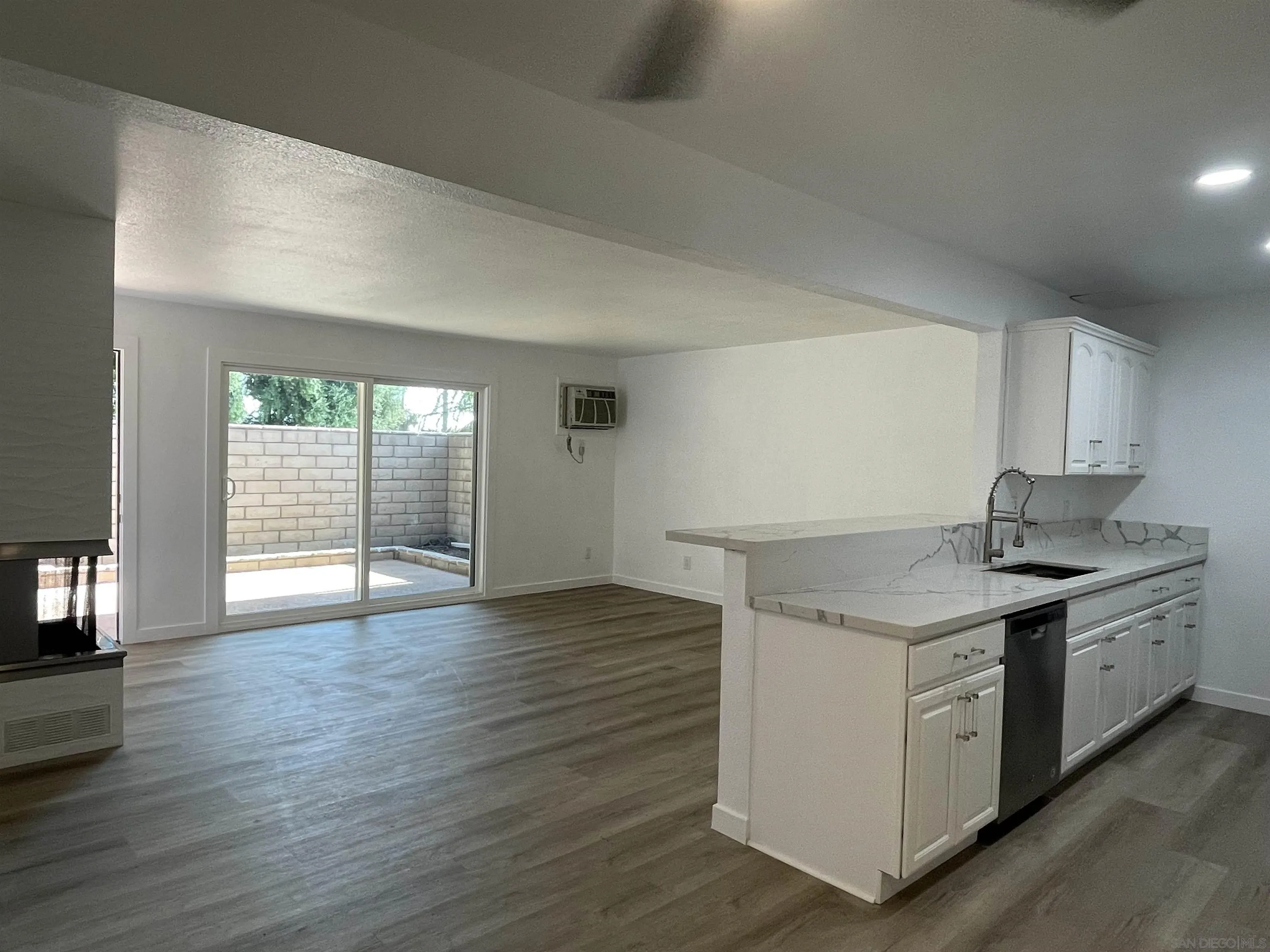 3068 Panorama Road, Unit B Riverside, CA 92506 - Photo 9 of 31 Gallery Image 9