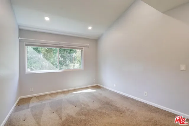 $3,600 | 1275 Seacliff Court, Unit 5, Ventura, CA 93003