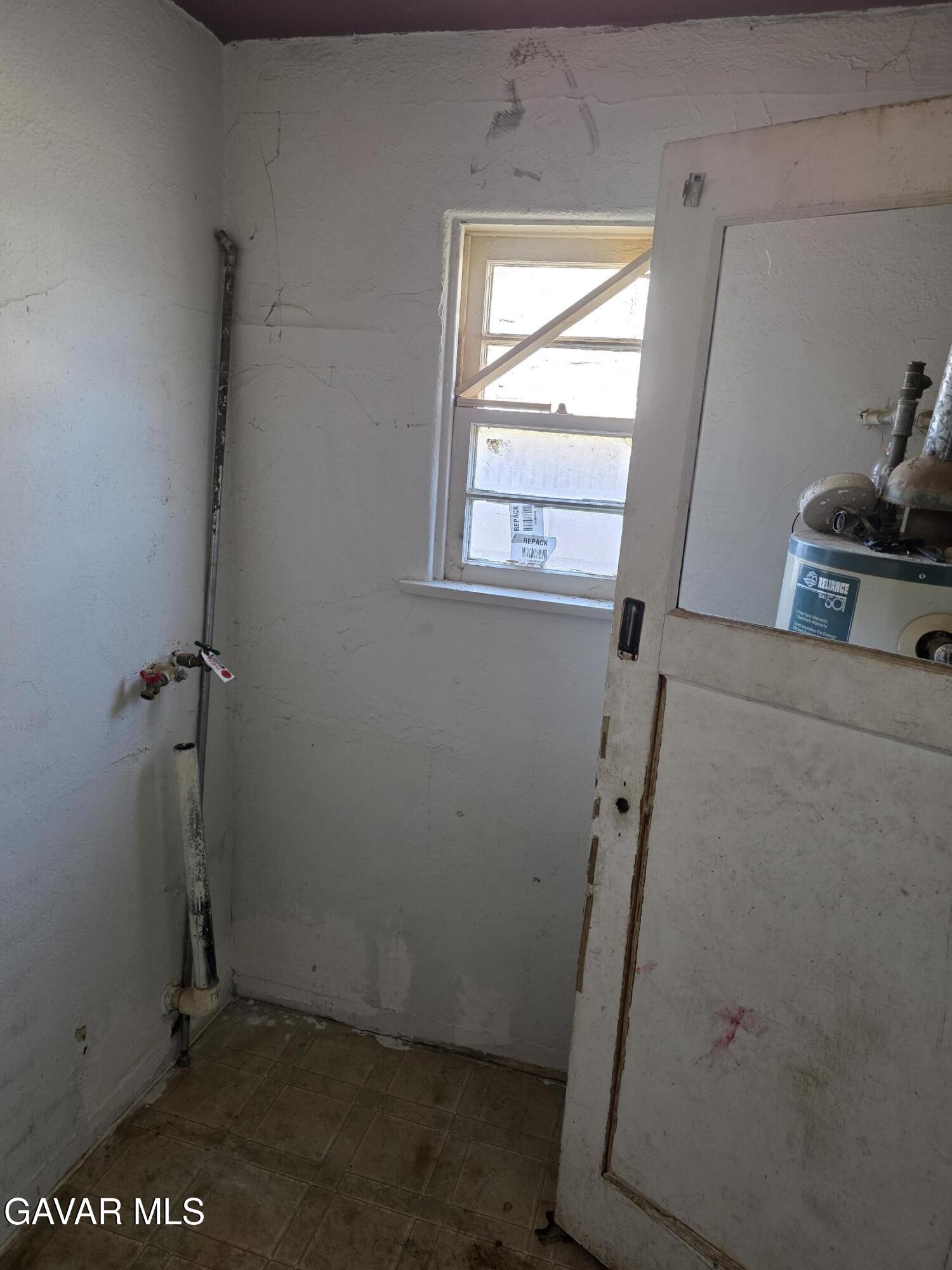 16133 I Street Mojave, CA 93501 - Photo 27 of 30 a bathroom with a window