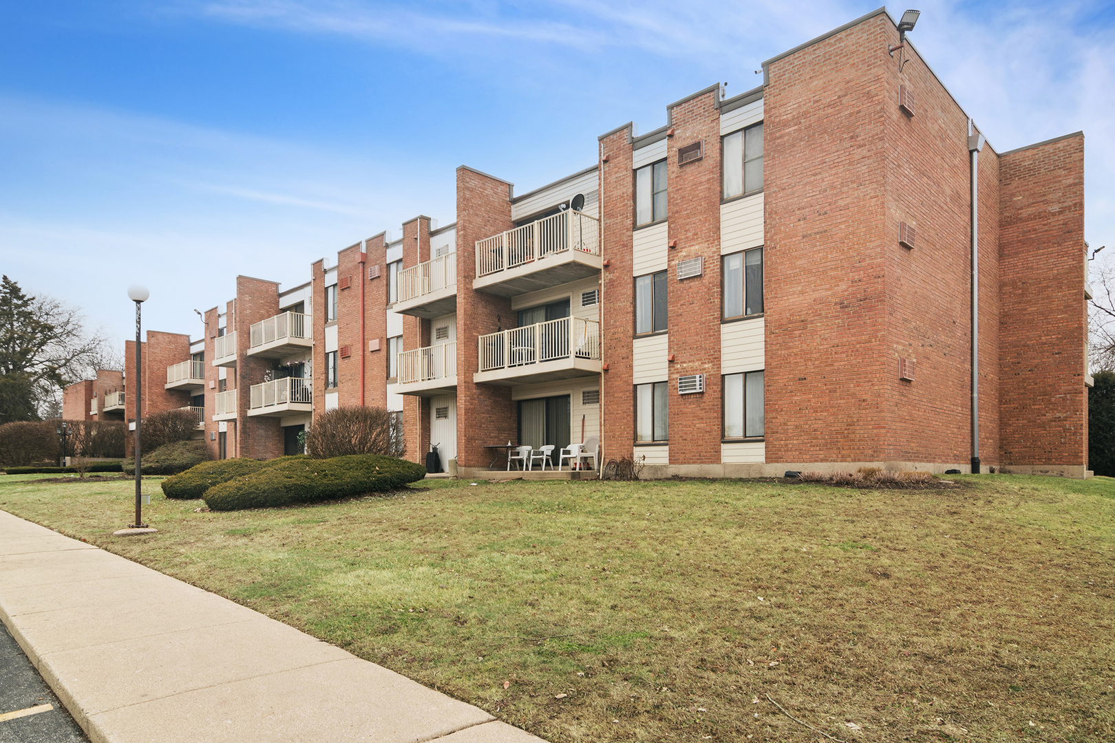 300 West Fullerton Avenue, Unit 320 Addison, IL 60101 - Photo 14 of 16