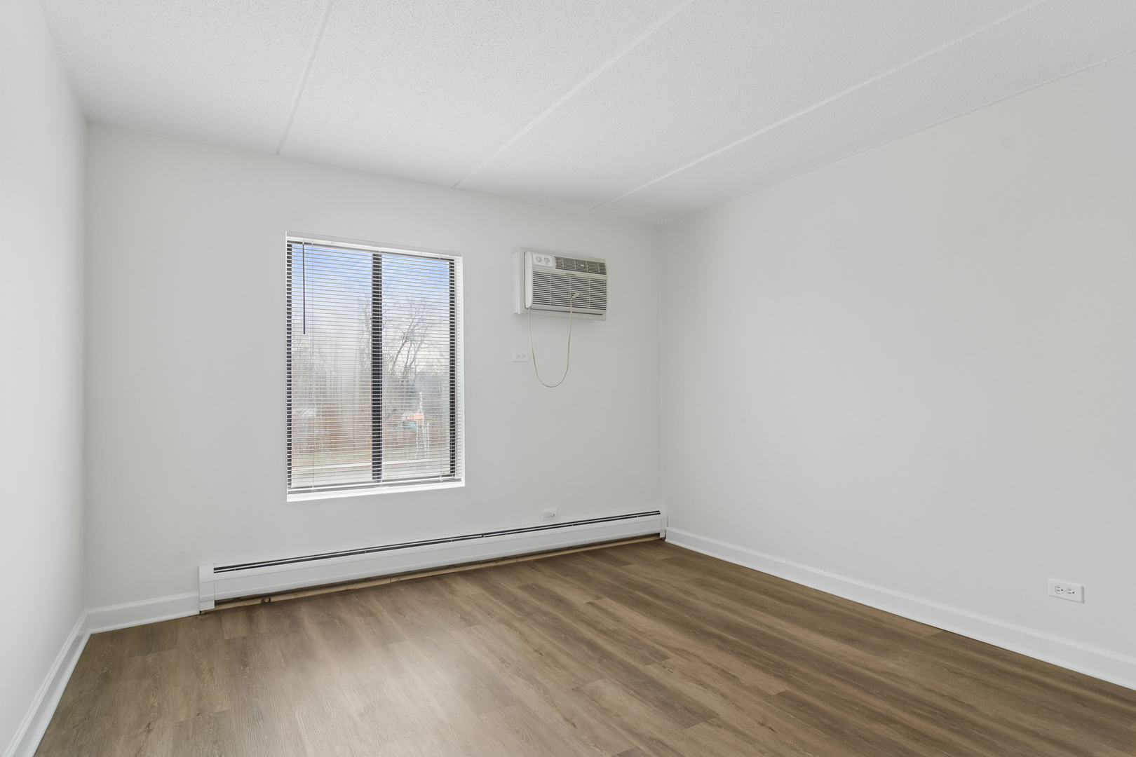 300 West Fullerton Avenue, Unit 320 Addison, IL 60101 - Photo 9 of 16