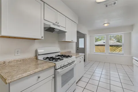 $325,000 | 212 Rockcrest Drive, Georgetown, TX 78628