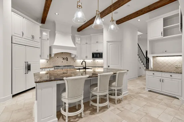 $2,725,000 | 10 Maroon Creek Court, The Woodlands, TX 77389