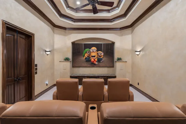 $2,725,000 | 10 Maroon Creek Court, The Woodlands, TX 77389