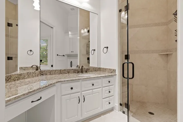 $2,725,000 | 10 Maroon Creek Court, The Woodlands, TX 77389