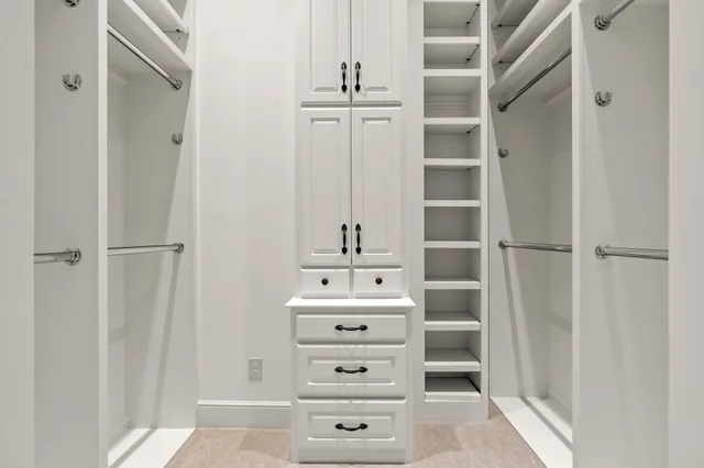 $2,725,000 | 10 Maroon Creek Court, The Woodlands, TX 77389