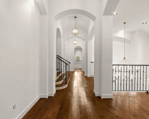 $2,725,000 | 10 Maroon Creek Court, The Woodlands, TX 77389