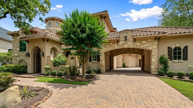 $2,725,000 | 10 Maroon Creek Court, The Woodlands, TX 77389