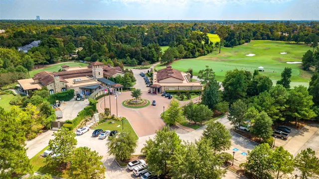 $2,725,000 | 10 Maroon Creek Court, The Woodlands, TX 77389