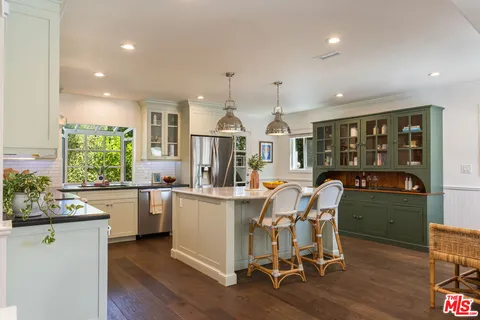 $1,350,000 | 21245 Lopez Street, Woodland Hills, CA 91364