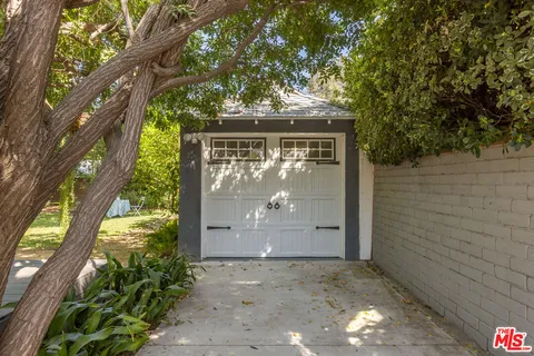 $1,350,000 | 21245 Lopez Street, Woodland Hills, CA 91364