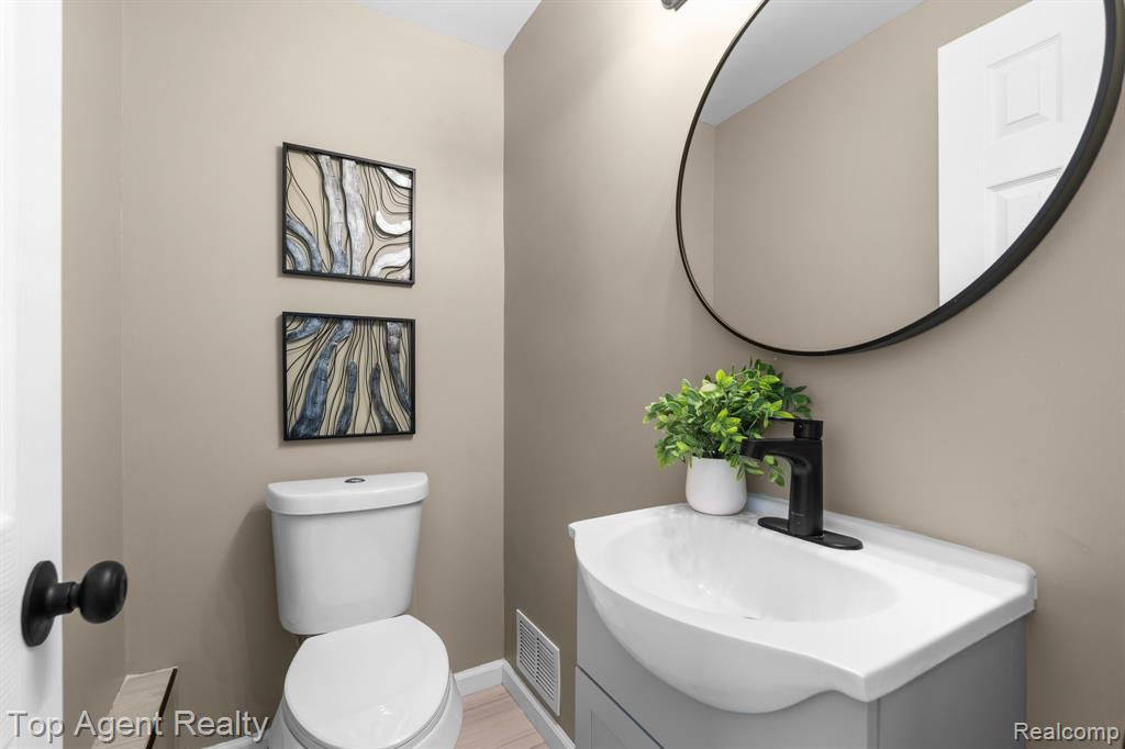 15093 Stahelin Road Detroit, MI 48223 - Photo 16 of 51 Gallery Image 16