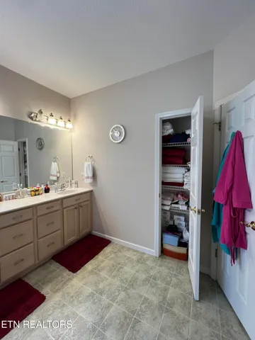 $589,900 | 412 Amberland Lane, Maryville, TN 37804