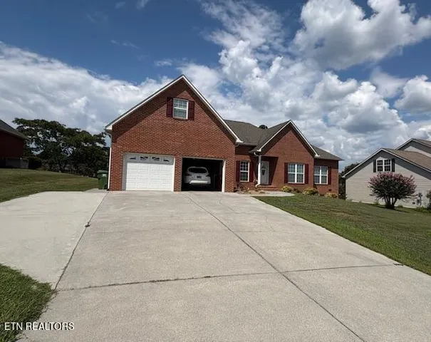$589,900 | 412 Amberland Lane, Maryville, TN 37804