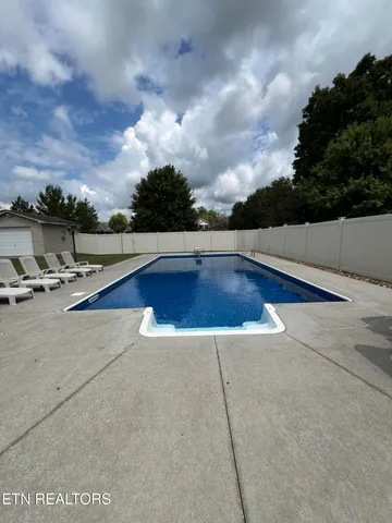 $589,900 | 412 Amberland Lane, Maryville, TN 37804