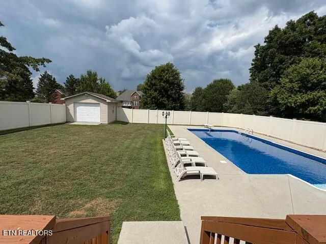 $589,900 | 412 Amberland Lane, Maryville, TN 37804